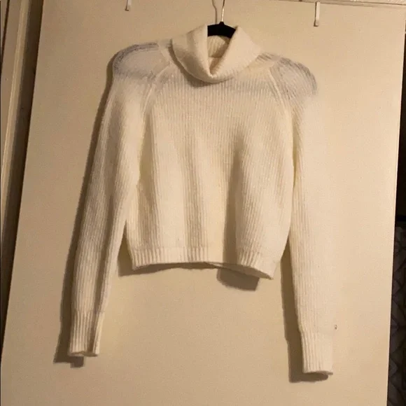 Cute turtleneck crop sweater - Picture 1 of 7